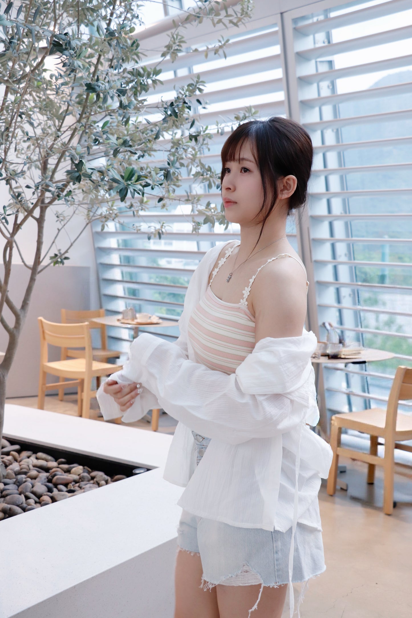 刺繡小花吊帶條紋 Bra Top